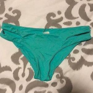 Bikini bottom with cutout sides